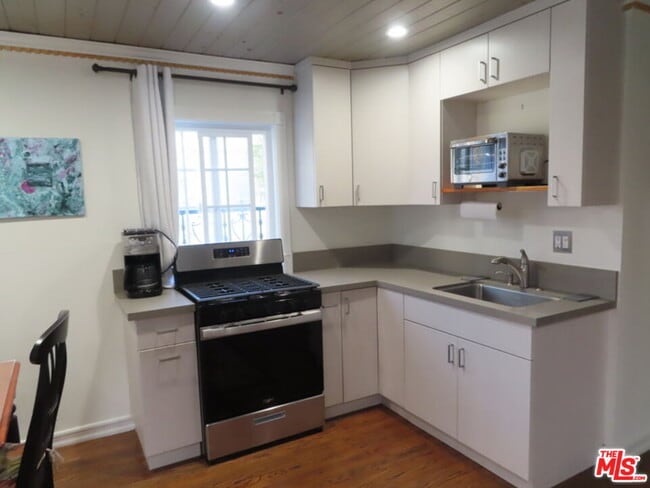 Building Photo - 4186 Lincoln Ave