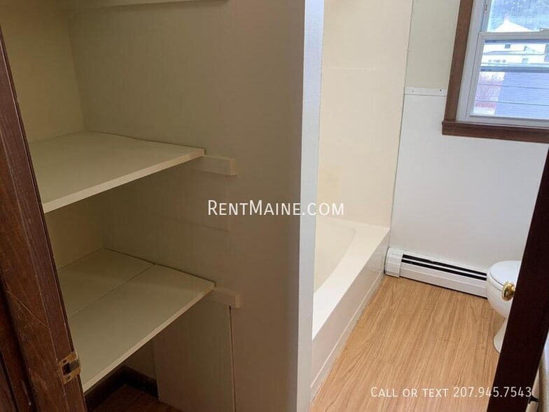 Building Photo - 13 Hemlock St