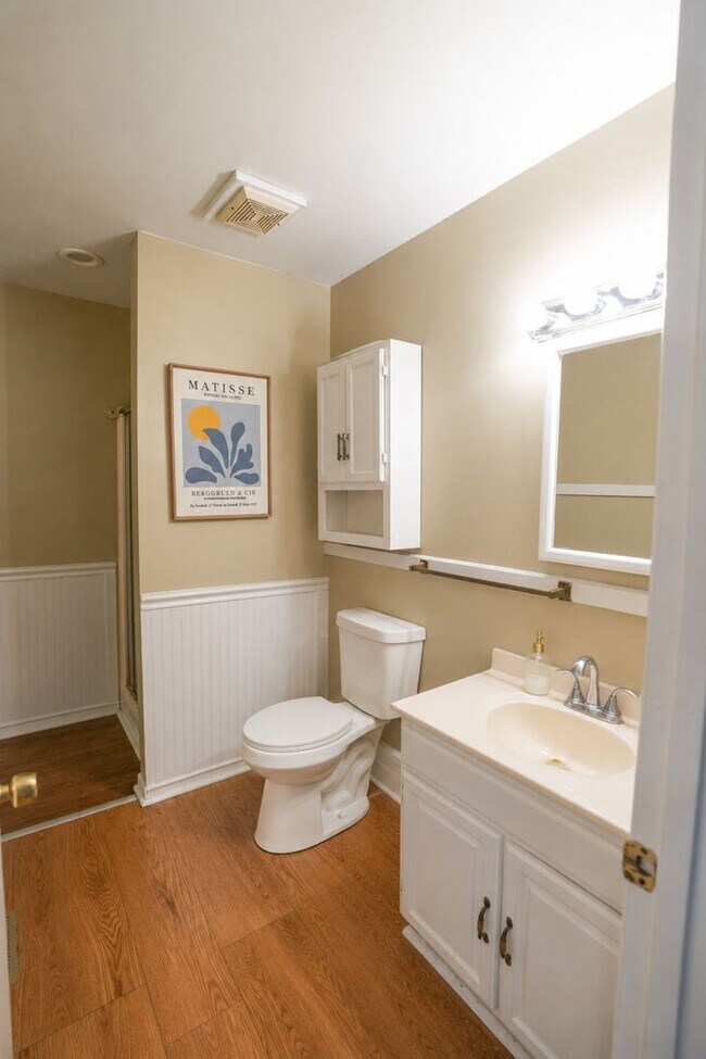 Building Photo - 642 Golfview Dr