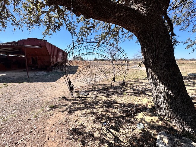 Building Photo - 3/2 on 10 Acres in Bangs