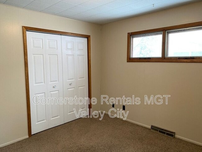 Building Photo - 233 8th Ave NE