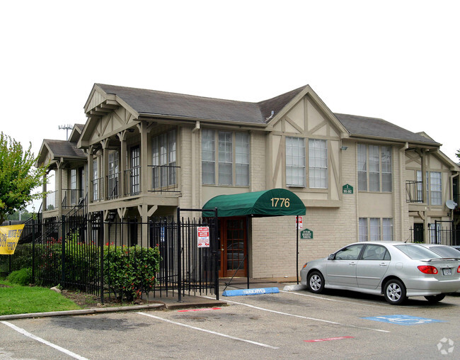 Primary Photo - Gessner Park Apartments