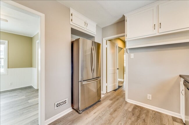 Building Photo - Adorable 2 Bed Riverside Home – Updated & Ready Now!