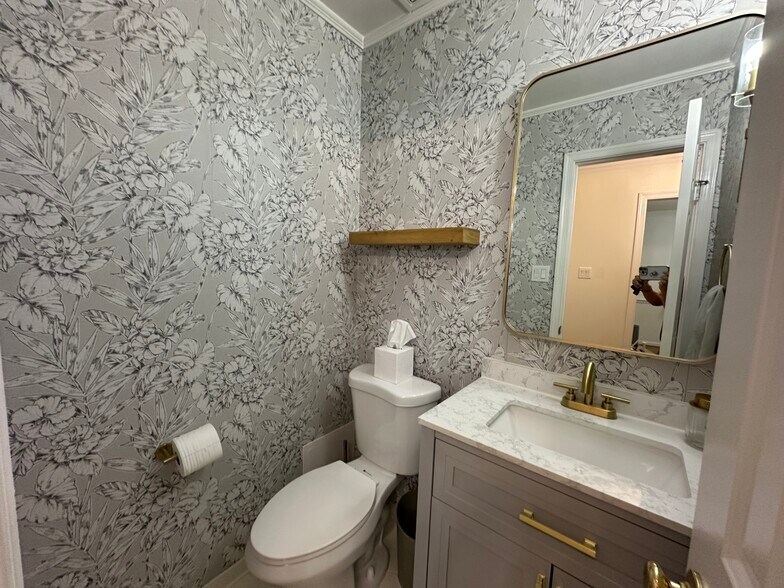 1/2 Bath - 4629 Truman Ln