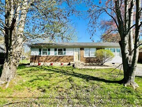 Building Photo - Updated 4BR/2BA ranch in LaGrange now avai...