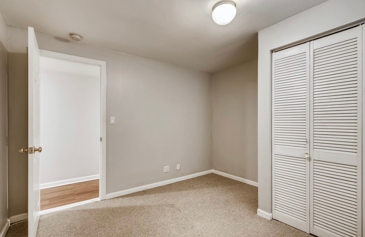 Building Photo - 722 S Oakley Blvd