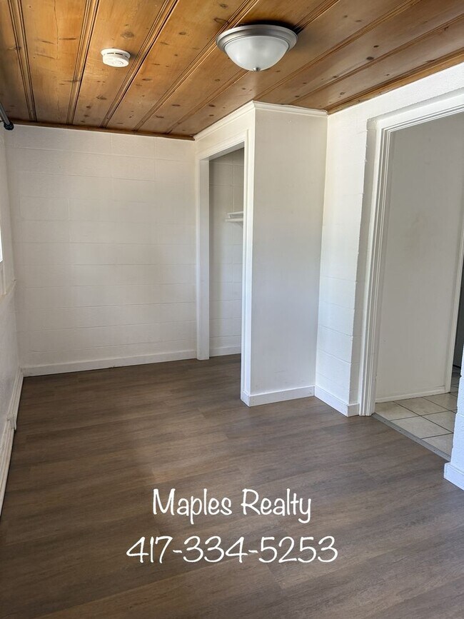 Building Photo - 152 Lotus Ave