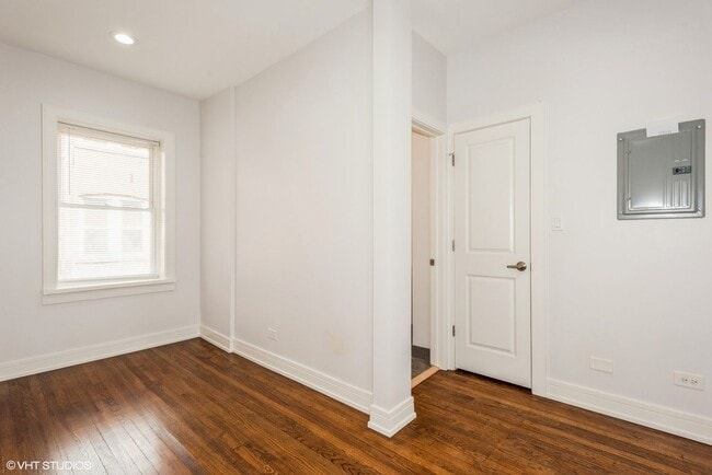 Building Photo - 3051 N Spaulding Ave