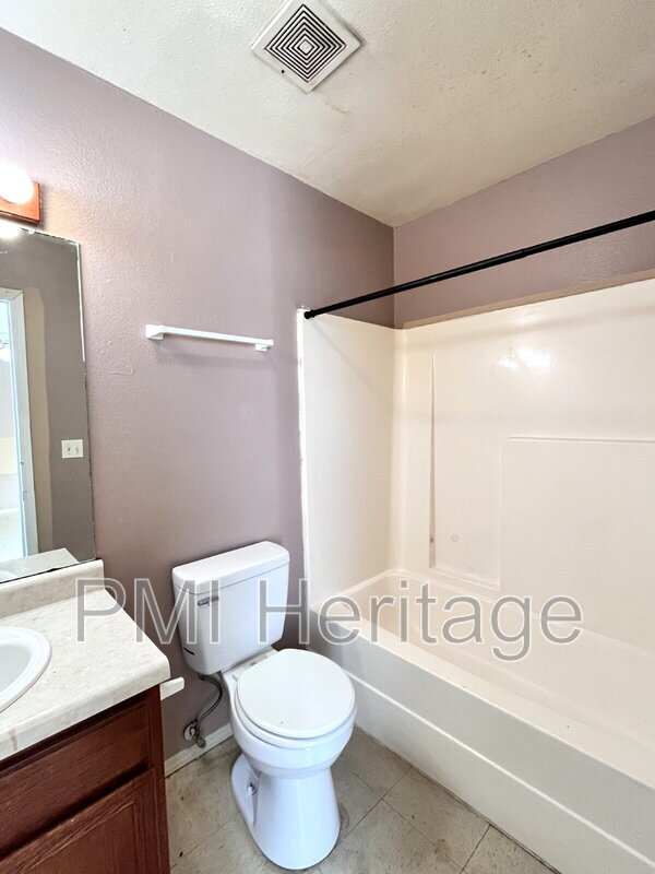 Building Photo - 813 E Huntsville Ave