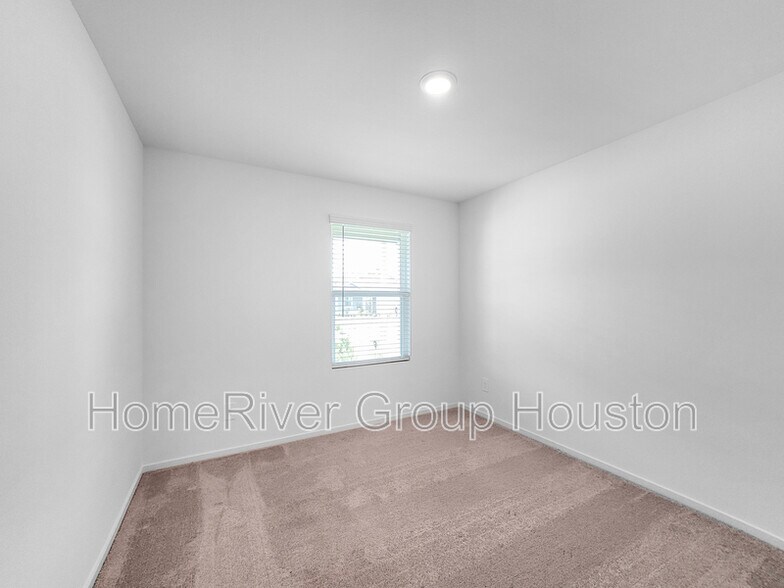 Building Photo - 16480 Blossom Grv Dr