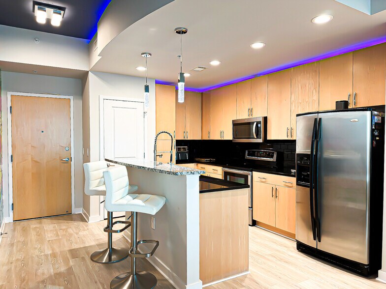 Building Photo - 777 N Ashley Dr