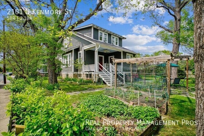 Building Photo - 2101 N Kenmore St