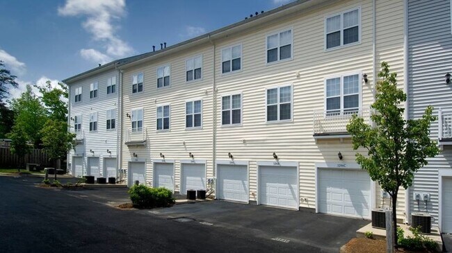 Building Photo - 8185 Scenic Meadow Dr