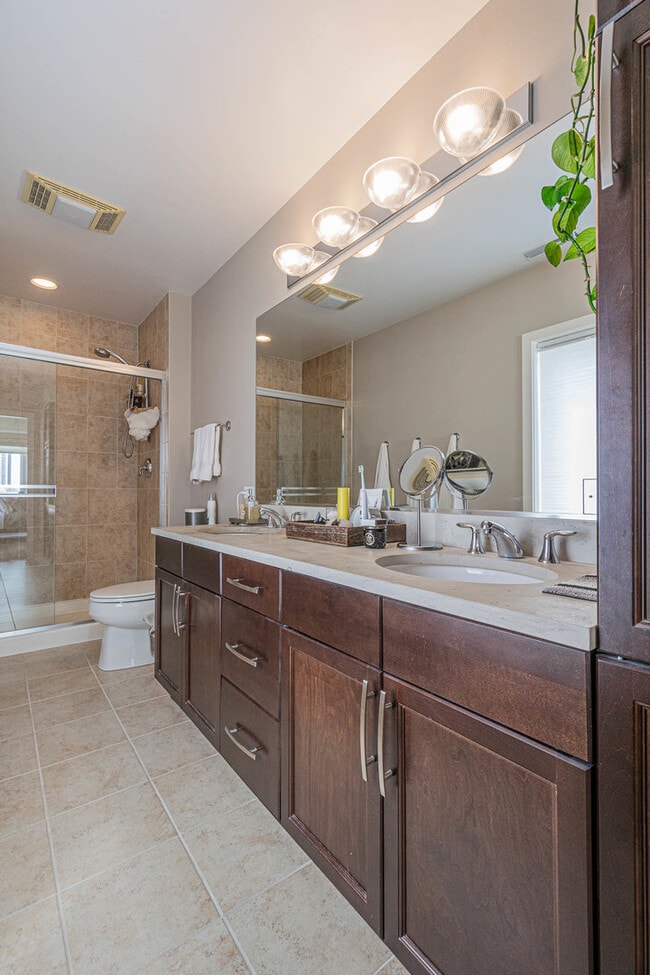 Building Photo - 5858 N Broadway