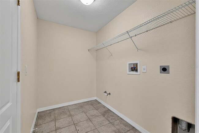 Building Photo - 9 Lytton Ln