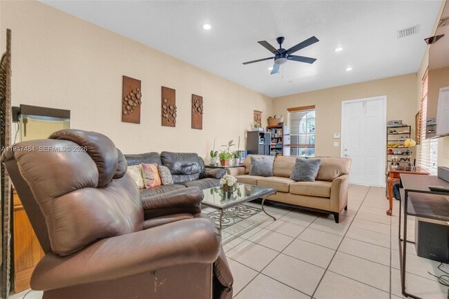 Building Photo - 8612 Buckskin Manor