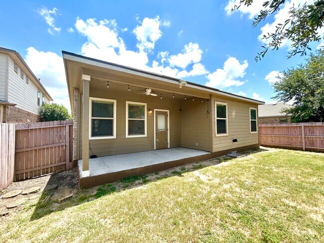 Building Photo - Modern Home with Fenced Backyard, Community Pool & Playground!