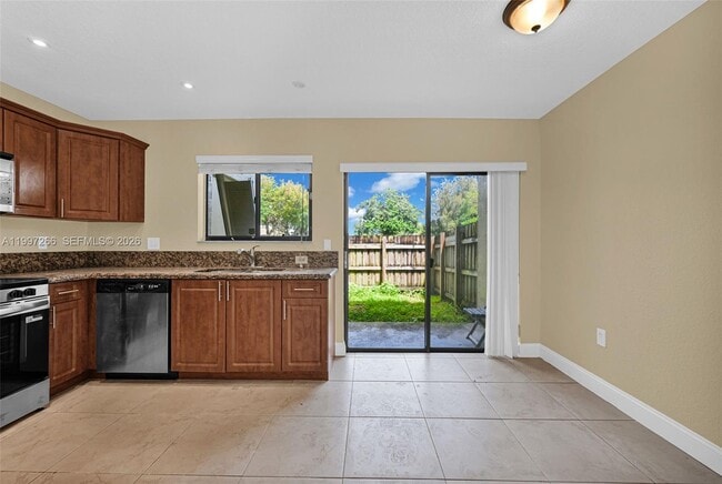 Building Photo - 4930 S University Dr