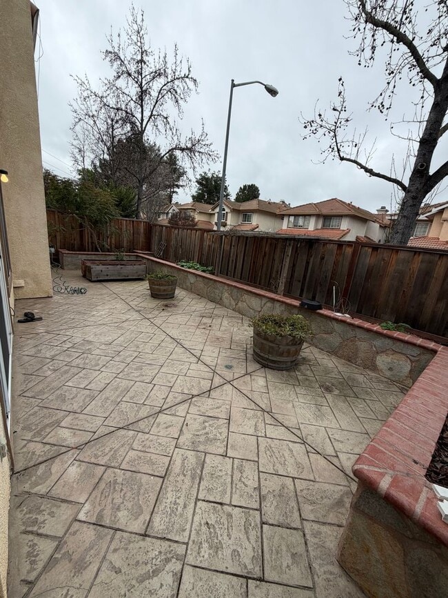 Building Photo - 3 Bed 2.5 Bath Single Family Home In Concord