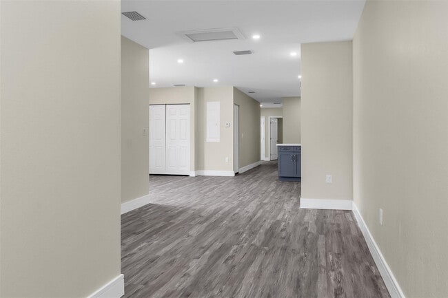 Building Photo - 2451 NW 21st St