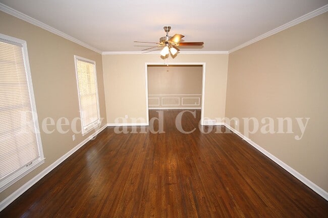 Building Photo - 5127 Kingswood Cir