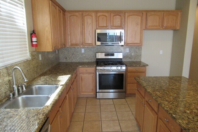 Building Photo - Beautiful Deer Ridge 4 Bed, 3 Bath Brentwood Home