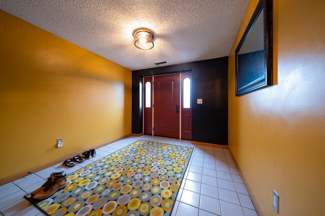 Building Photo - 1528 Desoto St