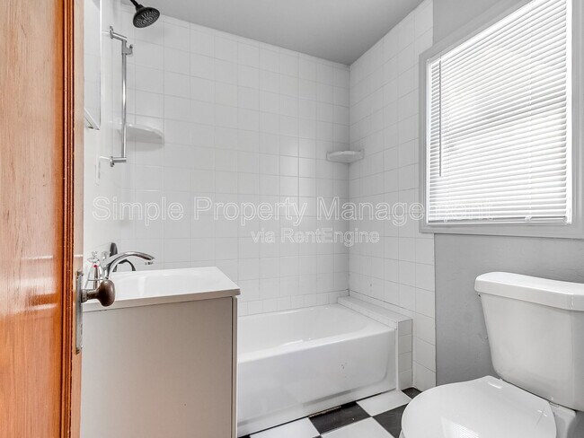 Building Photo - 912 NW 98th St