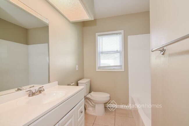 Building Photo - 2554 Lake Ellen Cir