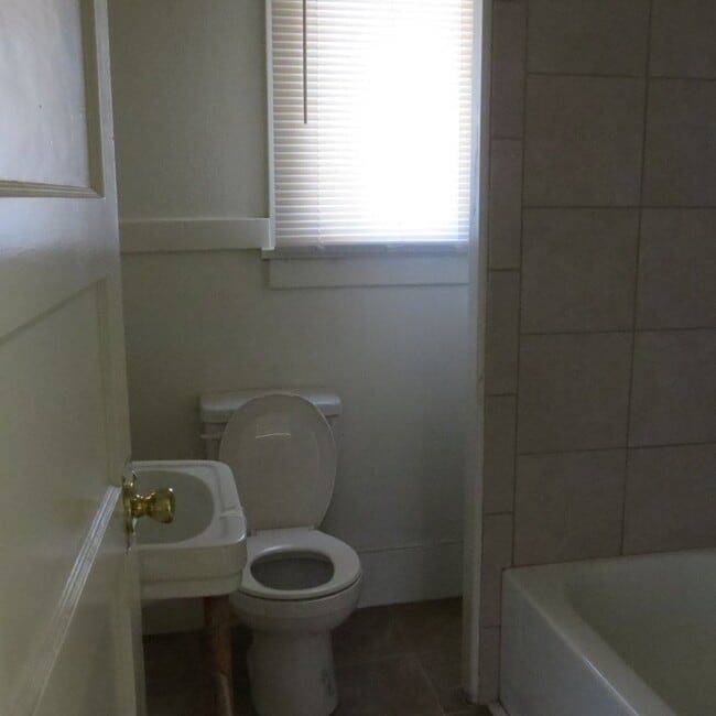 Building Photo - Ranch Style Home