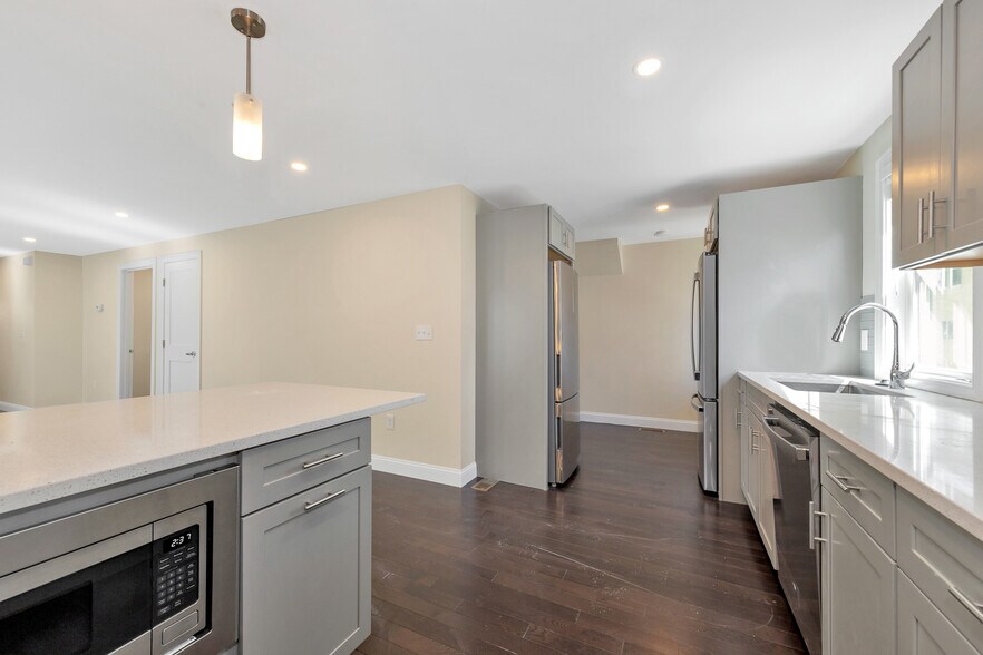 Building Photo - 43 Wright Ave