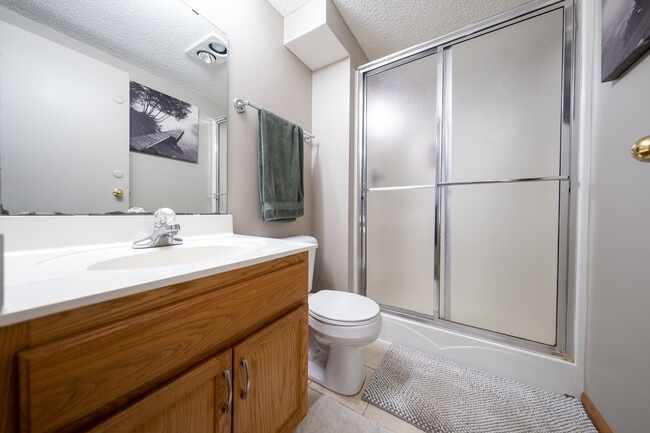 Building Photo - 20647 Hampshire Way