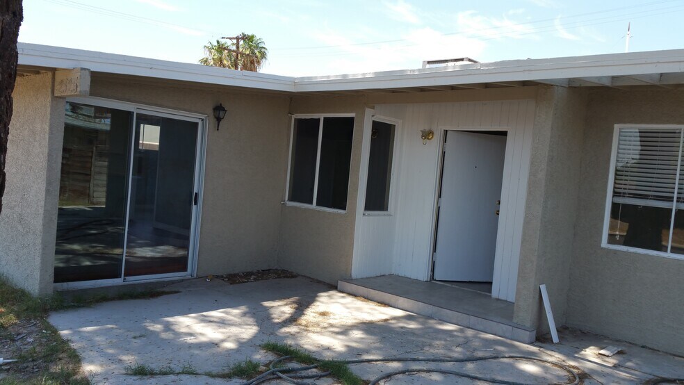 Building Photo - 2325 Hassett Ave
