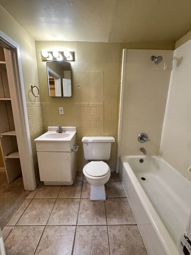 Building Photo - Character, Comfort & Convenience in Tech T...