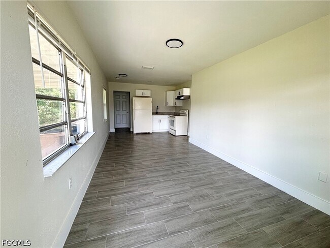 Building Photo - 559 Wood Ave