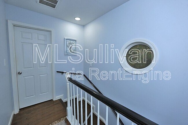 Building Photo - 256 E Davie St