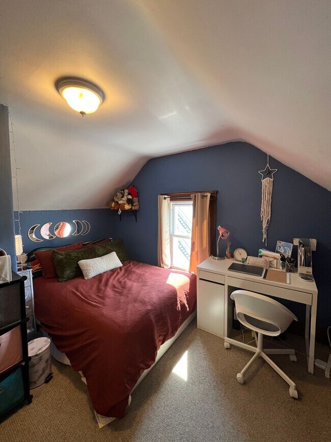 Building Photo - Awesome 3 bed in Somerville.... don't miss out!!