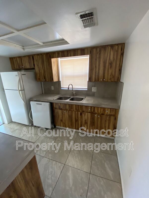 Building Photo - 2925 Pinellas Point Dr S