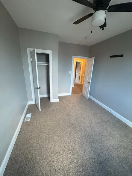 Building Photo - 3715 Oakmont Ave