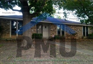 Building Photo - AVAILABLE NOW!!! Beautiful 3/2/2 house loc...
