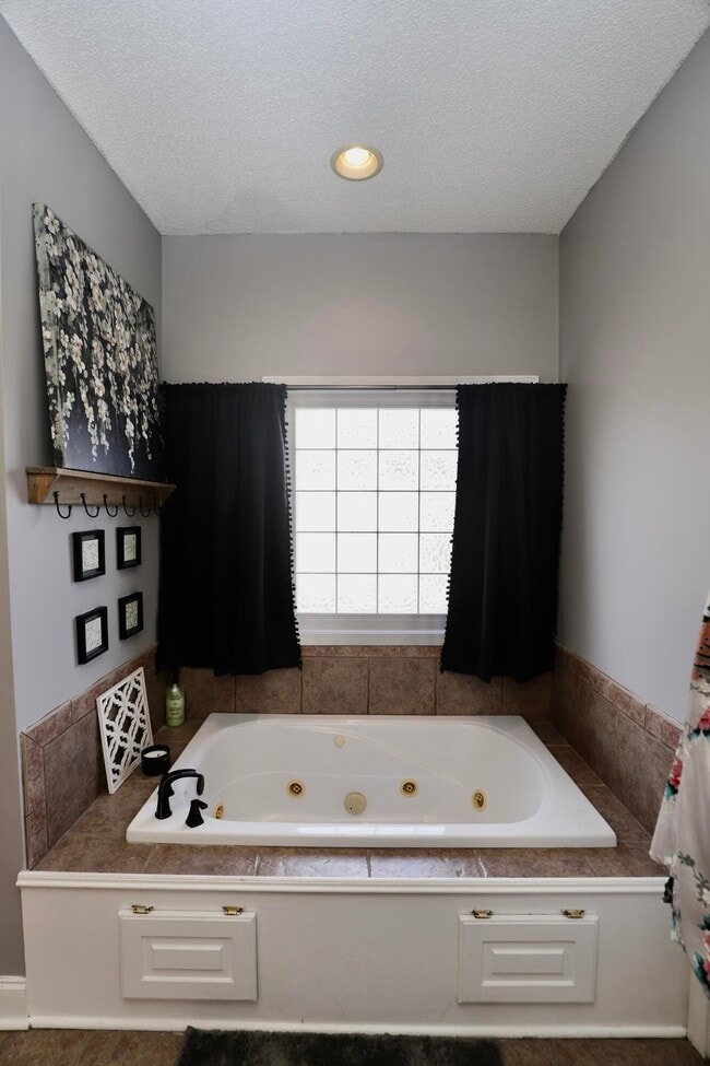 Building Photo - 1855 Beachforest Way