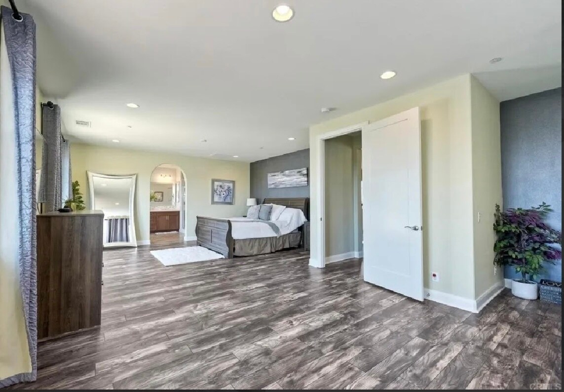 Building Photo - 218 Newport Pier Way