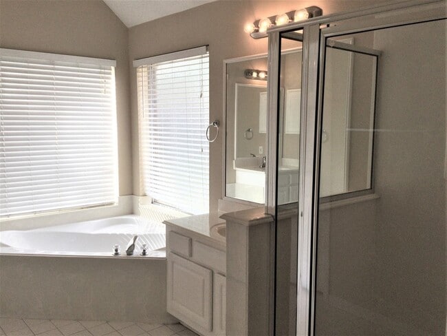 Building Photo - 15007 Red Cedar Bluff Ln