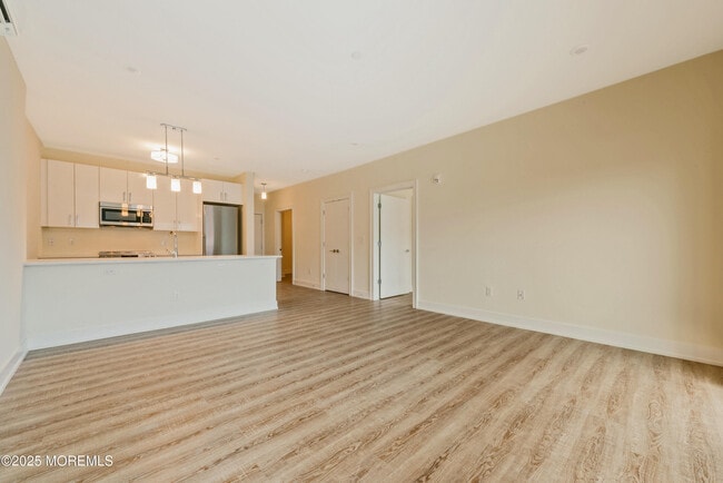 Building Photo - 700 Bangs Ave