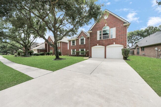 Building Photo - 2030 Winding Hollow Dr