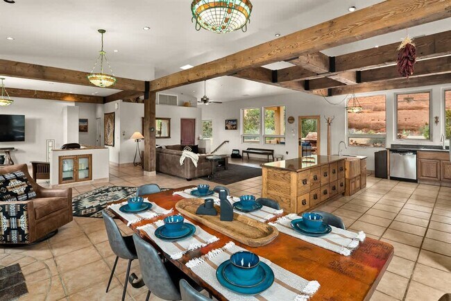 Building Photo - 123 Devils Kitchen Dr