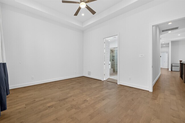 Building Photo - 4402 Schuler St