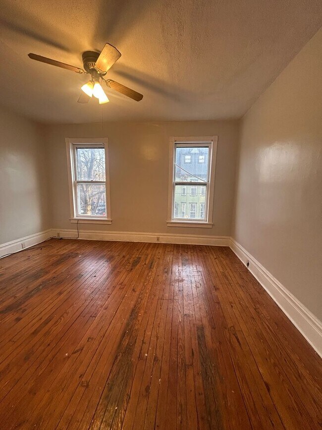 Building Photo - 222 Harris St