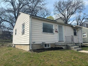 Building Photo - 5646 Wabash Ave