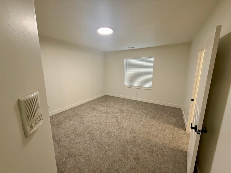 Building Photo - 11282 Alpine Creek Way